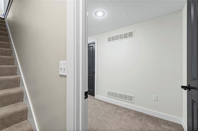 7853 N Kirkwood Avenue, Kansas City, MO 64151