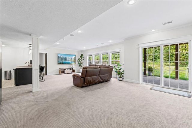 7853 N Kirkwood Avenue, Kansas City, MO 64151