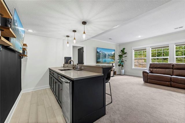 7853 N Kirkwood Avenue, Kansas City, MO 64151