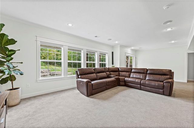 7853 N Kirkwood Avenue, Kansas City, MO 64151