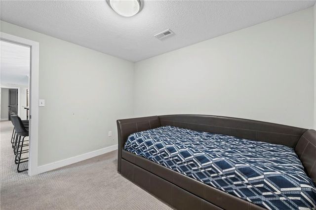 7853 N Kirkwood Avenue, Kansas City, MO 64151