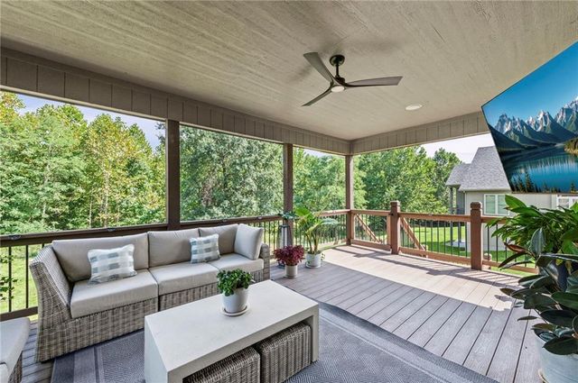 7853 N Kirkwood Avenue, Kansas City, MO 64151