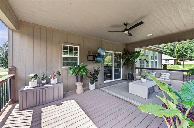 7853 N Kirkwood Avenue, Kansas City, MO 64151
