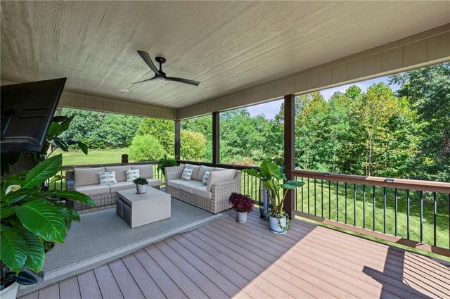 7853 N Kirkwood Avenue, Kansas City, MO 64151