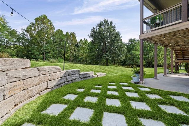 7853 N Kirkwood Avenue, Kansas City, MO 64151