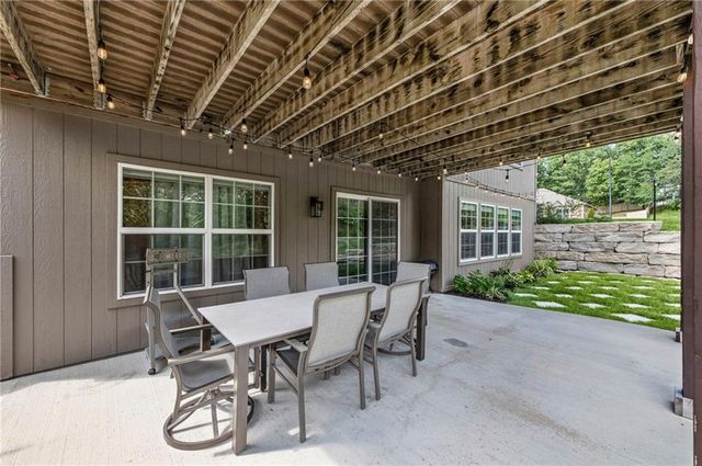 7853 N Kirkwood Avenue, Kansas City, MO 64151