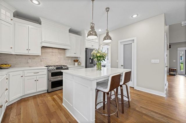 7853 N Kirkwood Avenue, Kansas City, MO 64151
