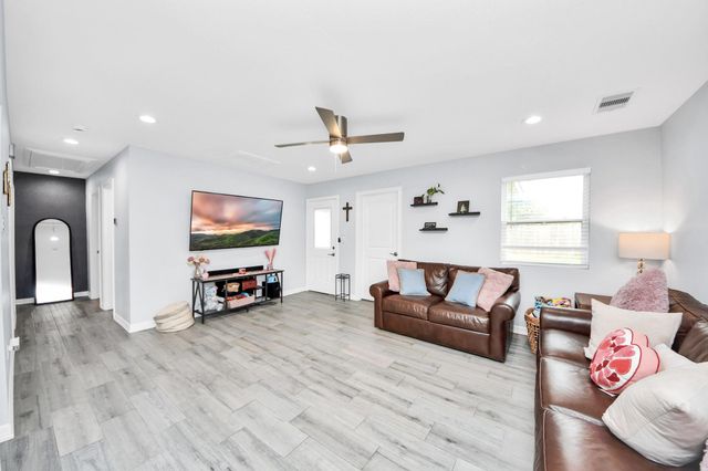 834 Ellington Street, Houston, TX 77088