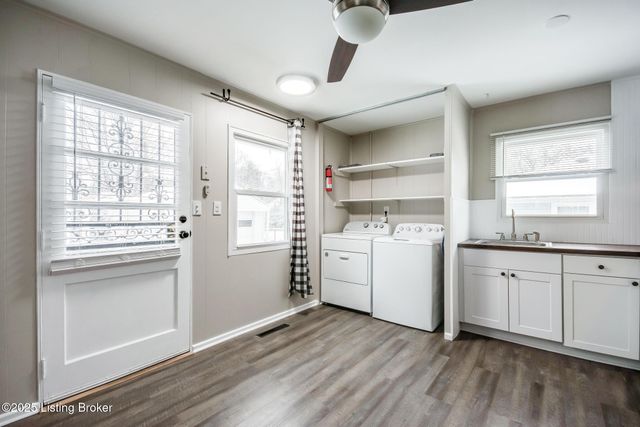 1309 Mill Race Rd, Lyndon, KY 40242