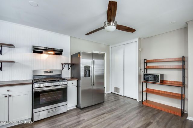 1309 Mill Race Rd, Lyndon, KY 40242