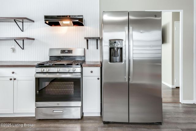 1309 Mill Race Rd, Lyndon, KY 40242