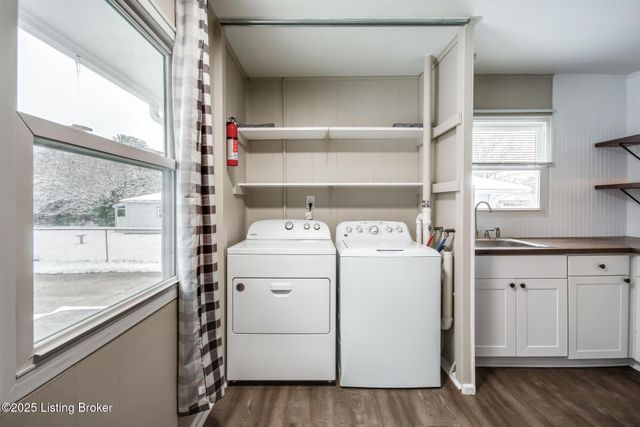 1309 Mill Race Rd, Lyndon, KY 40242