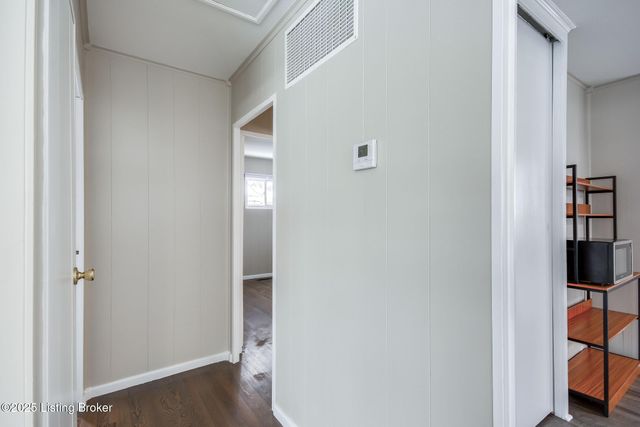 1309 Mill Race Rd, Lyndon, KY 40242