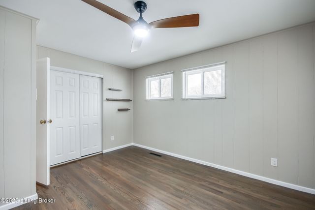 1309 Mill Race Rd, Lyndon, KY 40242