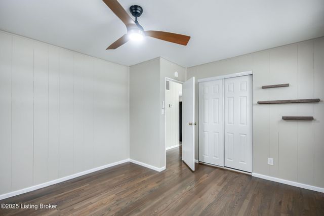 1309 Mill Race Rd, Lyndon, KY 40242