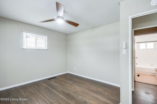 1309 Mill Race Rd, Lyndon, KY 40242