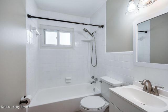 1309 Mill Race Rd, Lyndon, KY 40242