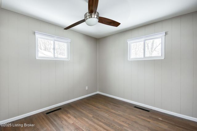 1309 Mill Race Rd, Lyndon, KY 40242