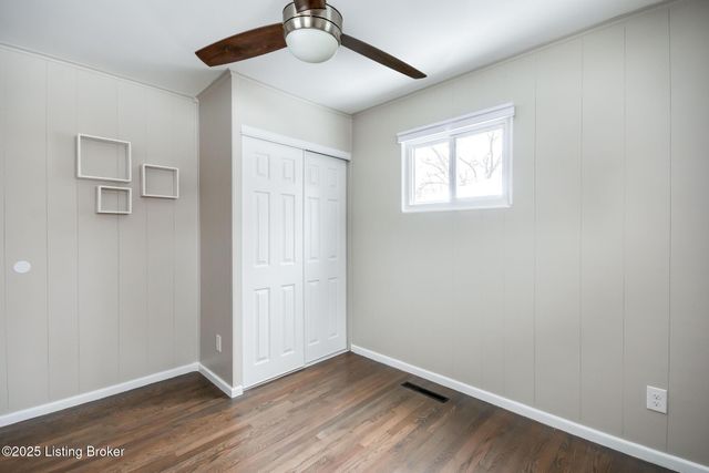 1309 Mill Race Rd, Lyndon, KY 40242