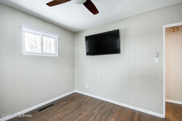 1309 Mill Race Rd, Lyndon, KY 40242