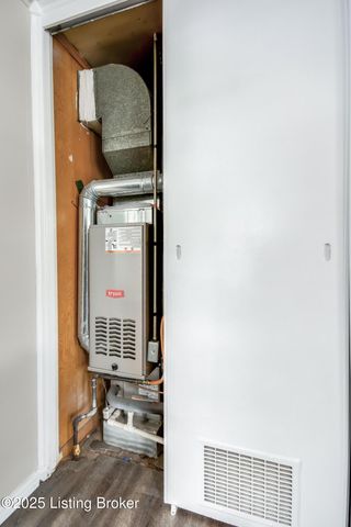 1309 Mill Race Rd, Lyndon, KY 40242