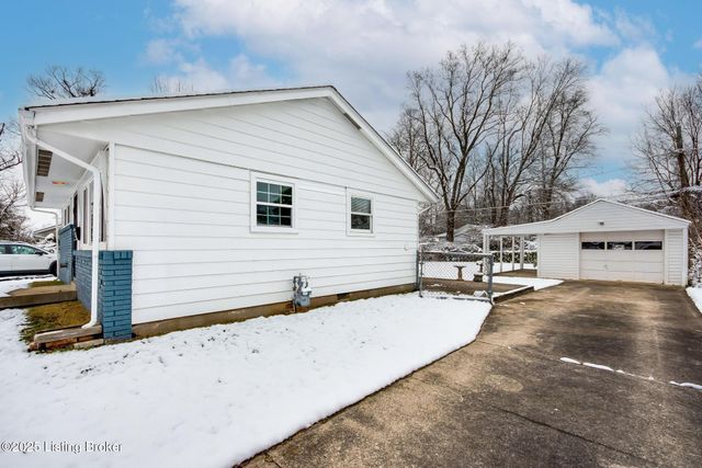 1309 Mill Race Rd, Lyndon, KY 40242