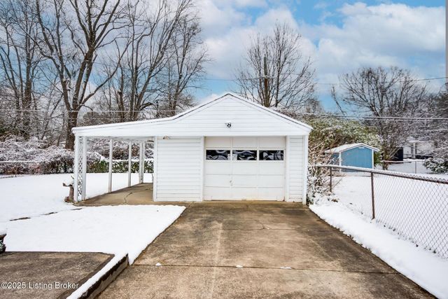 1309 Mill Race Rd, Lyndon, KY 40242