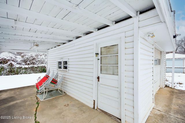 1309 Mill Race Rd, Lyndon, KY 40242