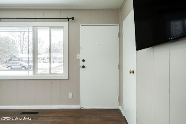 1309 Mill Race Rd, Lyndon, KY 40242