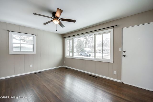 1309 Mill Race Rd, Lyndon, KY 40242