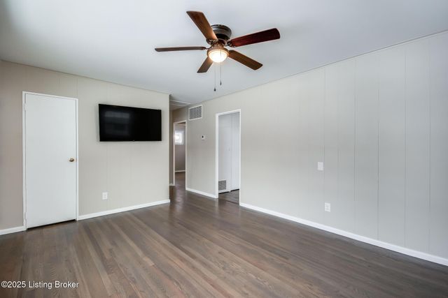 1309 Mill Race Rd, Lyndon, KY 40242