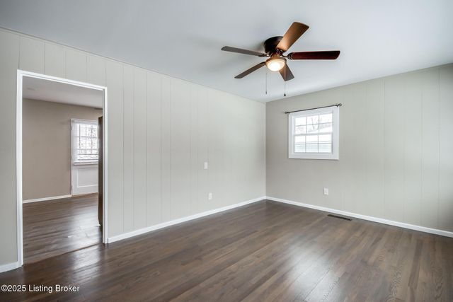 1309 Mill Race Rd, Lyndon, KY 40242