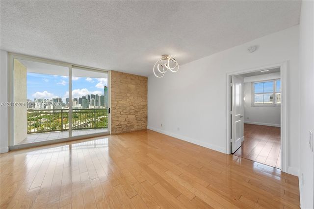 2475 Brickell Ave 2206, Miami, FL 33129