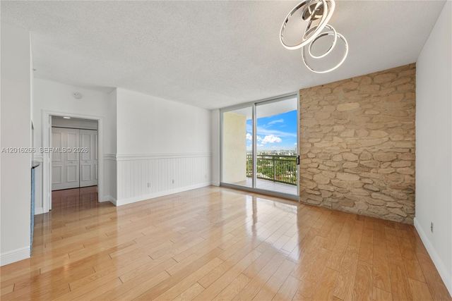 2475 Brickell Ave 2206, Miami, FL 33129