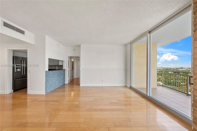 2475 Brickell Ave 2206, Miami, FL 33129
