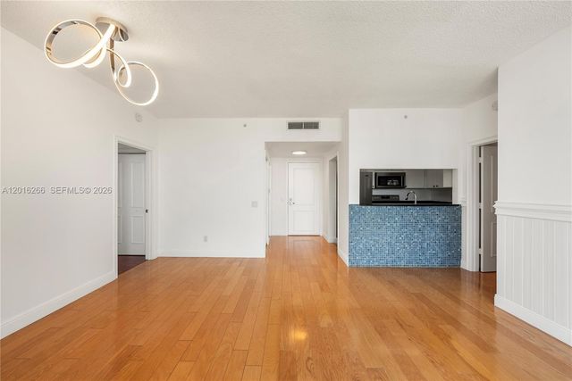 2475 Brickell Ave 2206, Miami, FL 33129