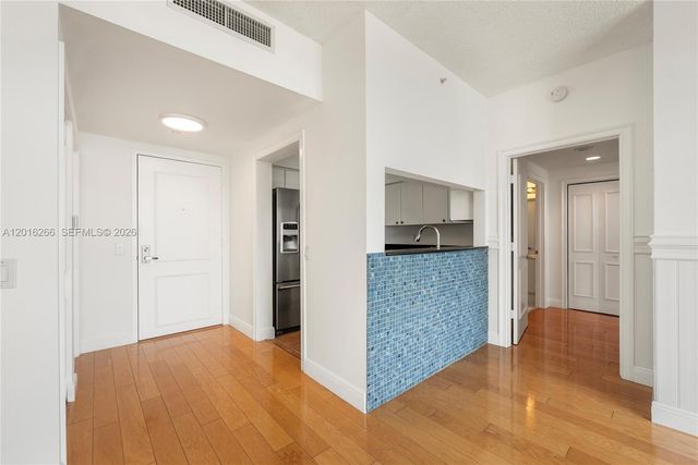 2475 Brickell Ave 2206, Miami, FL 33129
