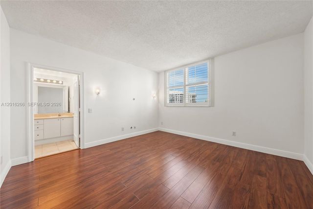 2475 Brickell Ave 2206, Miami, FL 33129