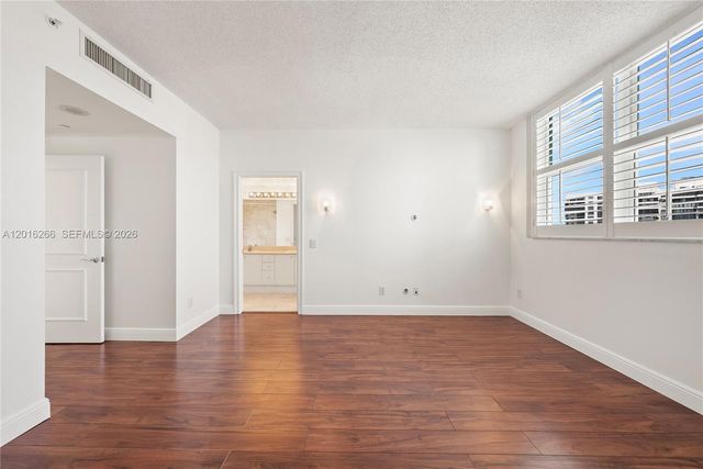 2475 Brickell Ave 2206, Miami, FL 33129