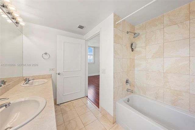 2475 Brickell Ave 2206, Miami, FL 33129