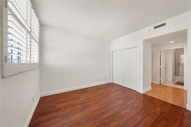 2475 Brickell Ave 2206, Miami, FL 33129