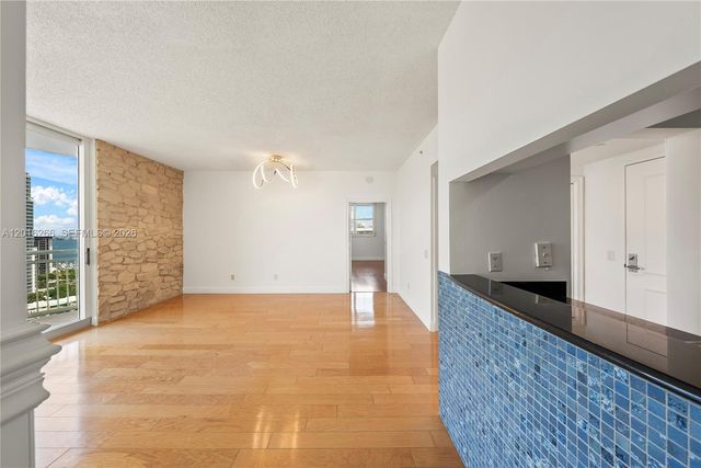 2475 Brickell Ave 2206, Miami, FL 33129