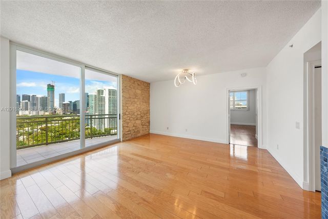 2475 Brickell Ave 2206, Miami, FL 33129