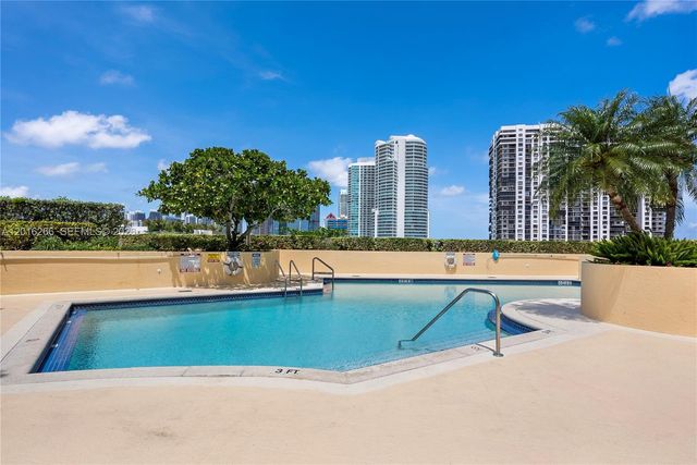2475 Brickell Ave 2206, Miami, FL 33129