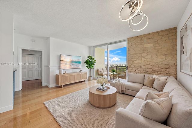 2475 Brickell Ave 2206, Miami, FL 33129