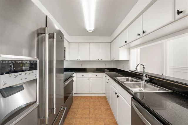 2475 Brickell Ave 2206, Miami, FL 33129