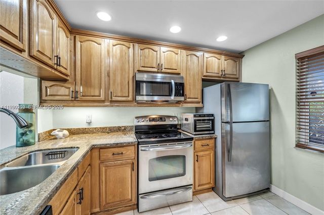 4332 NW 120th Ln, Sunrise, FL 33323