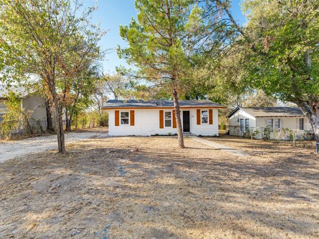 5217 Landino Street, Sansom Park, TX 76114