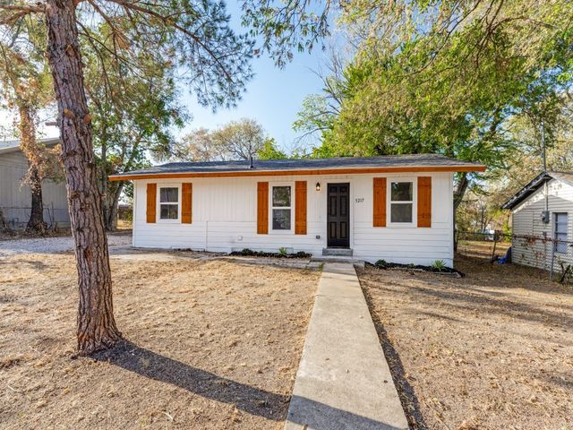 5217 Landino Street, Sansom Park, TX 76114