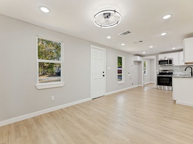 5217 Landino Street, Sansom Park, TX 76114